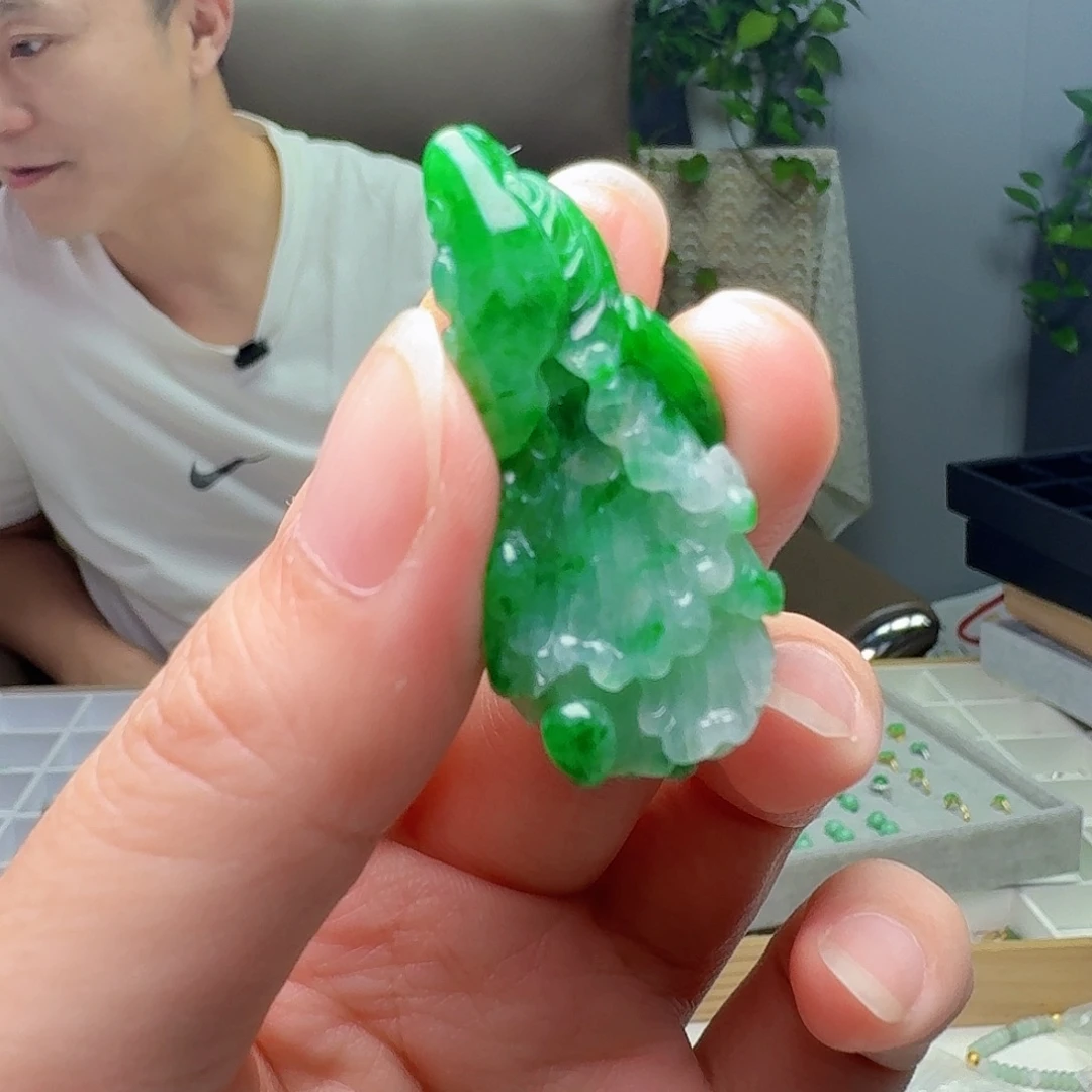 翡翠未镶嵌吊坠(不含链)天然
