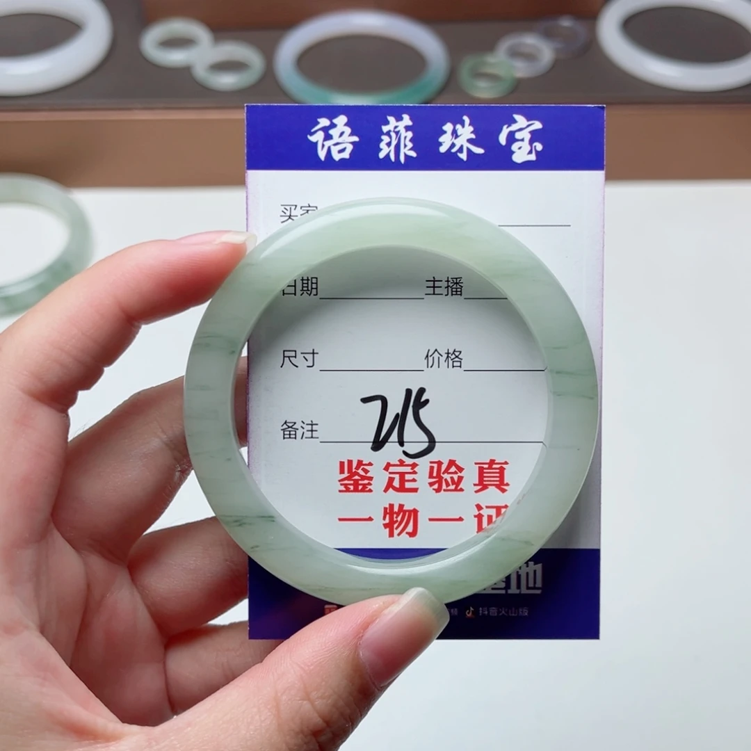 芋***u未镶嵌手镯石英质玉