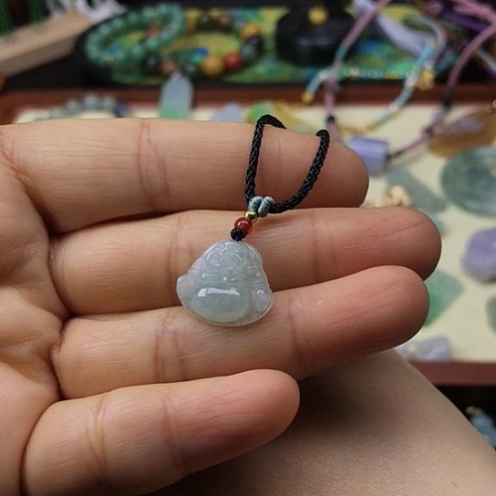 翡翠颈饰未镶嵌小冰佛
