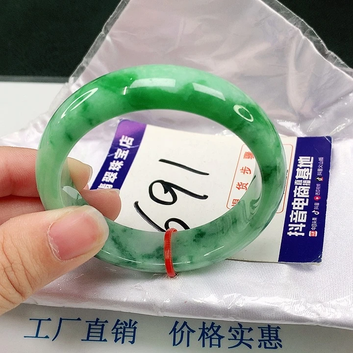 翡翠手镯未镶嵌翡翠