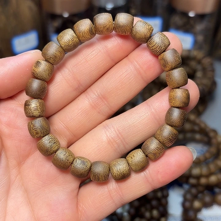 沉香手串蓝宝石品种9mm6.4克