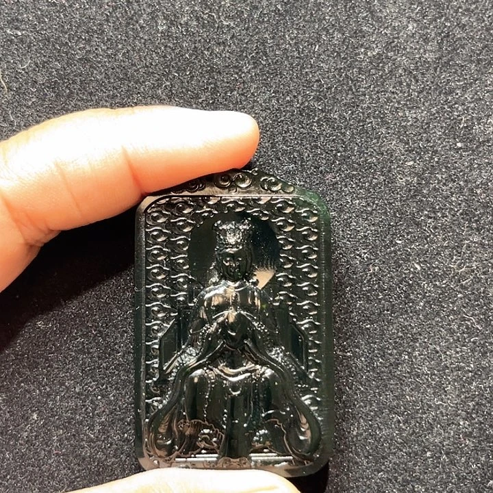 牛***9蛇纹石玉未镶嵌颈饰