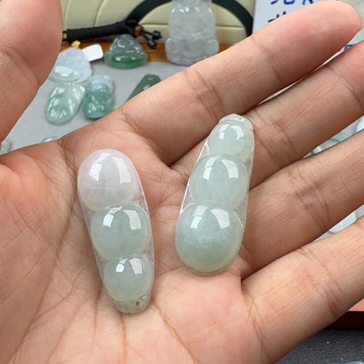 小***福翡翠未镶嵌颈饰翡翠