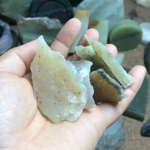 和田玉未镶嵌颈饰