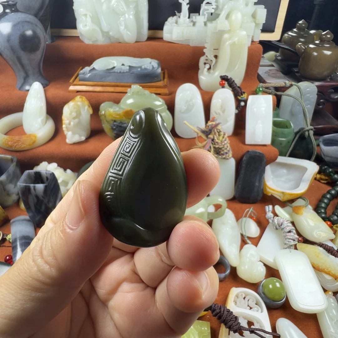 一***秋和田玉（青玉）未镶嵌颈饰