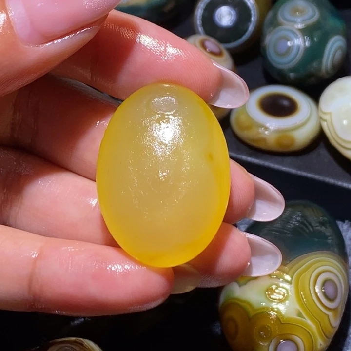 密***钥玛瑙/玉髓未镶嵌珠宝奇石