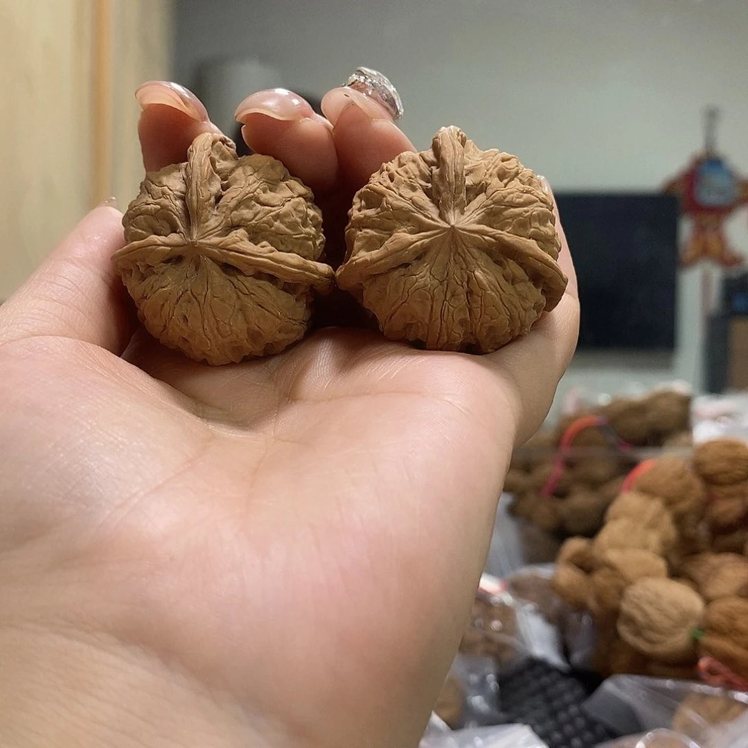 把件文玩核桃雨花石三棱