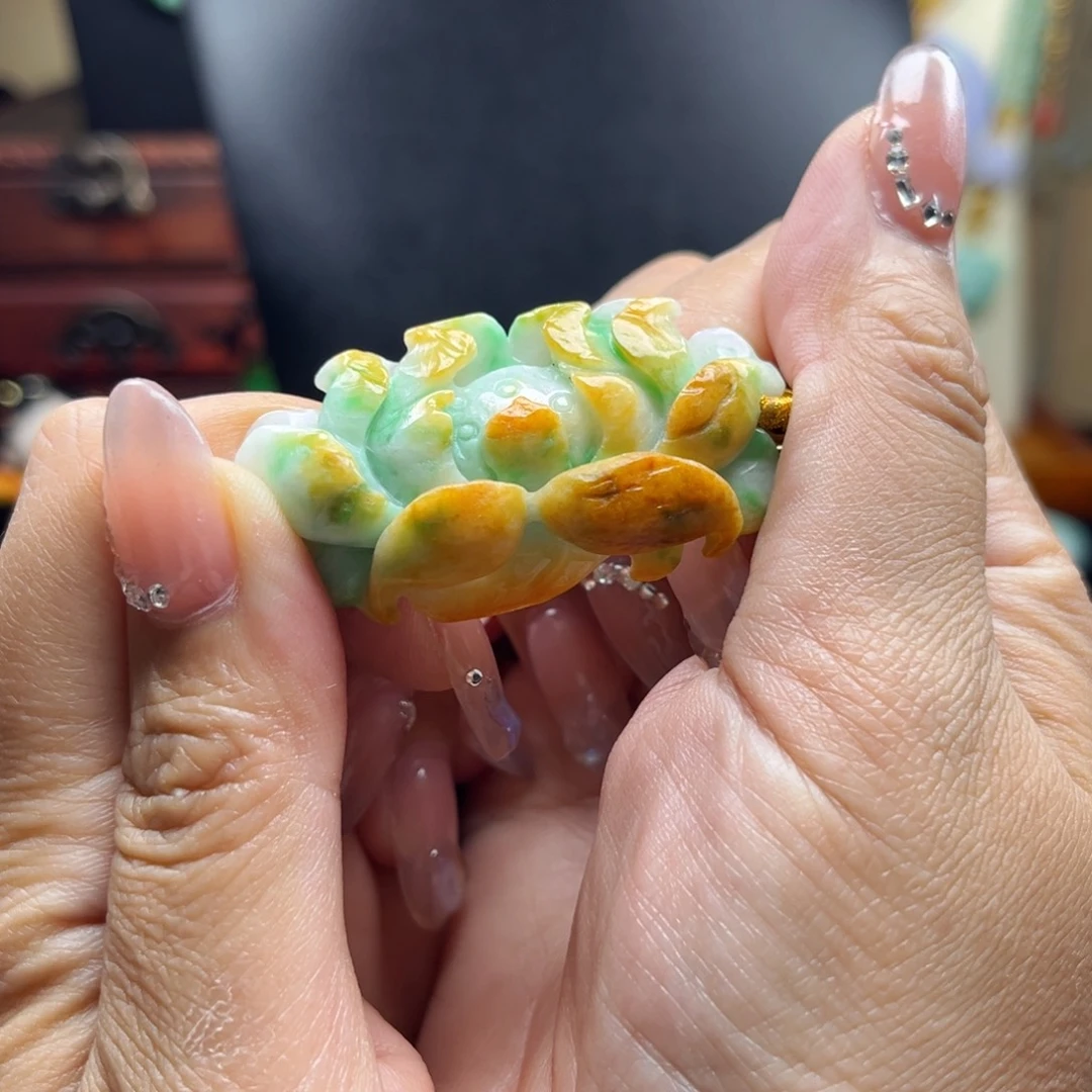 崔***姐颈饰未镶嵌翡翠莲花