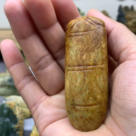 【闪购商品】未镶嵌岫岩河磨玉（透闪石质玉）把件