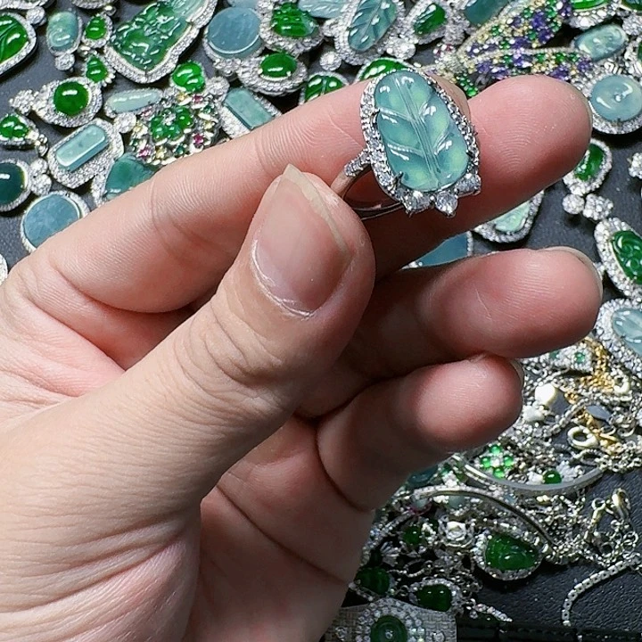 翡翠颈饰未镶嵌天然A货翡翠放漏