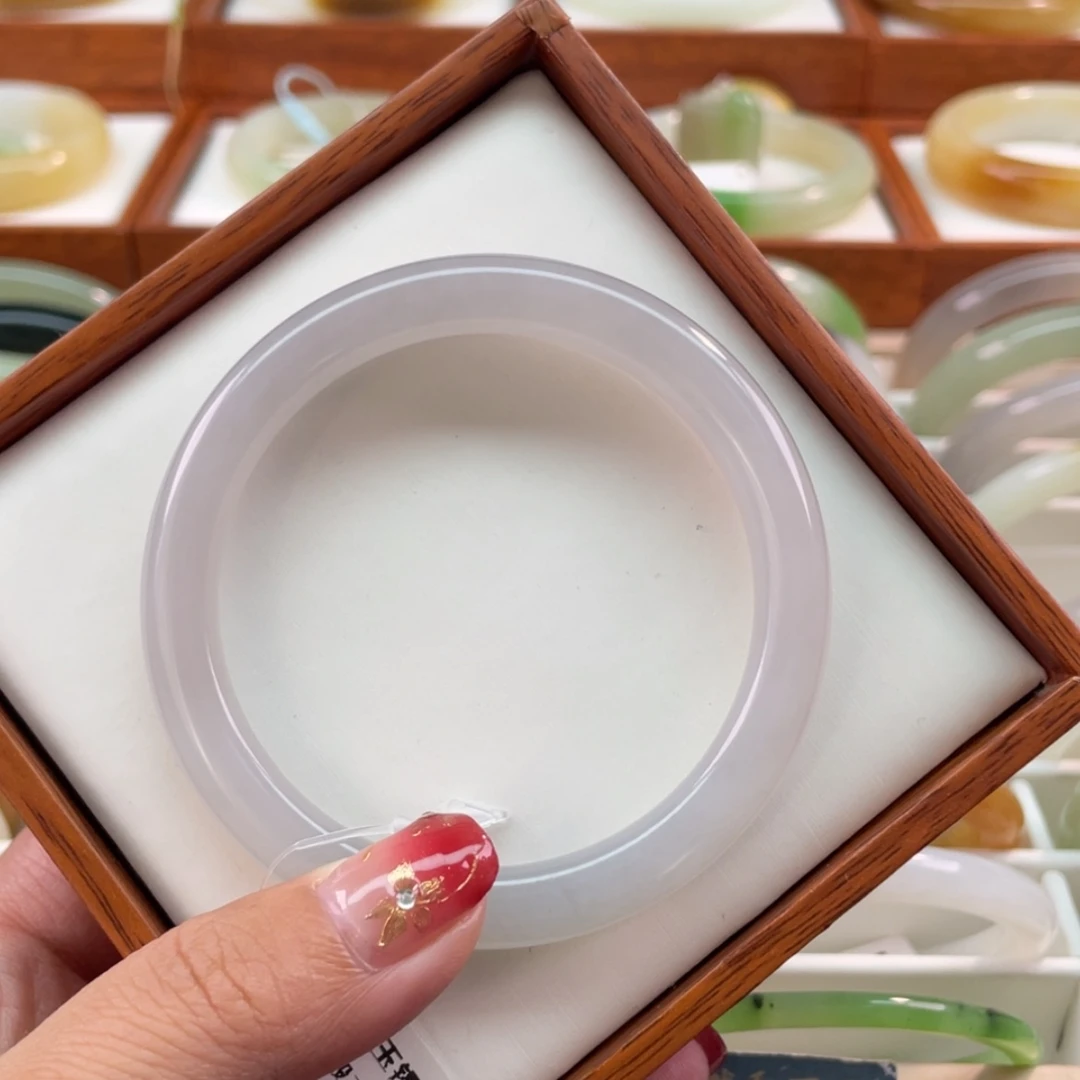 【闪购商品】和田玉手镯未镶嵌58