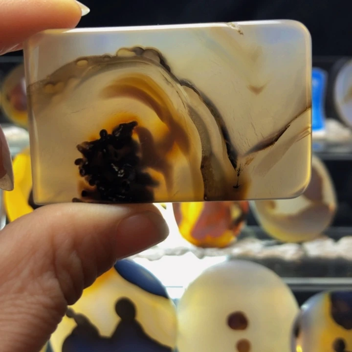 合金玛瑙/玉髓珠宝奇石探**道100有瑕