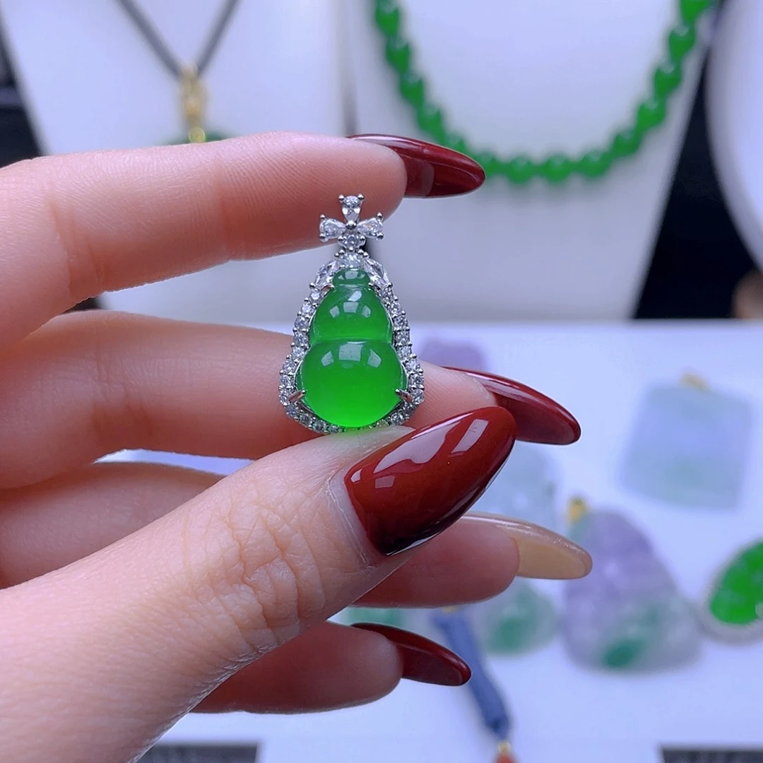 翡翠吊坠(赠链)未镶嵌