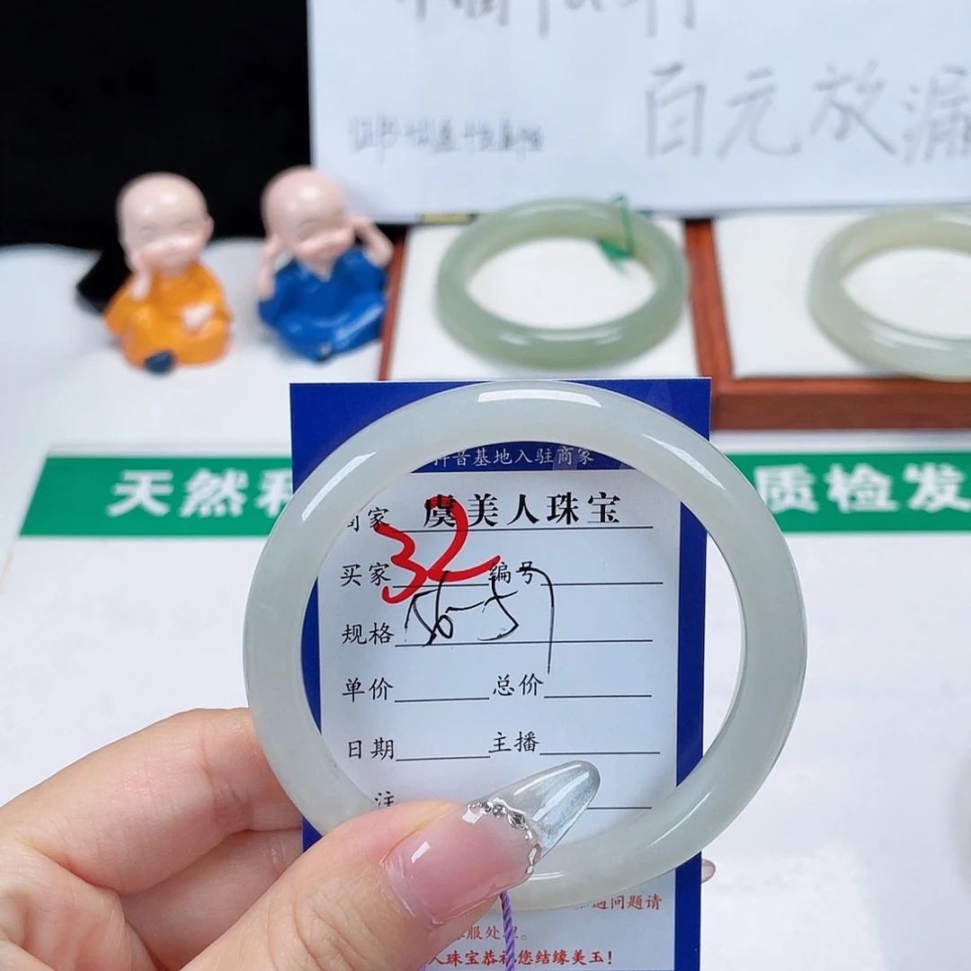 和田玉未镶嵌手镯