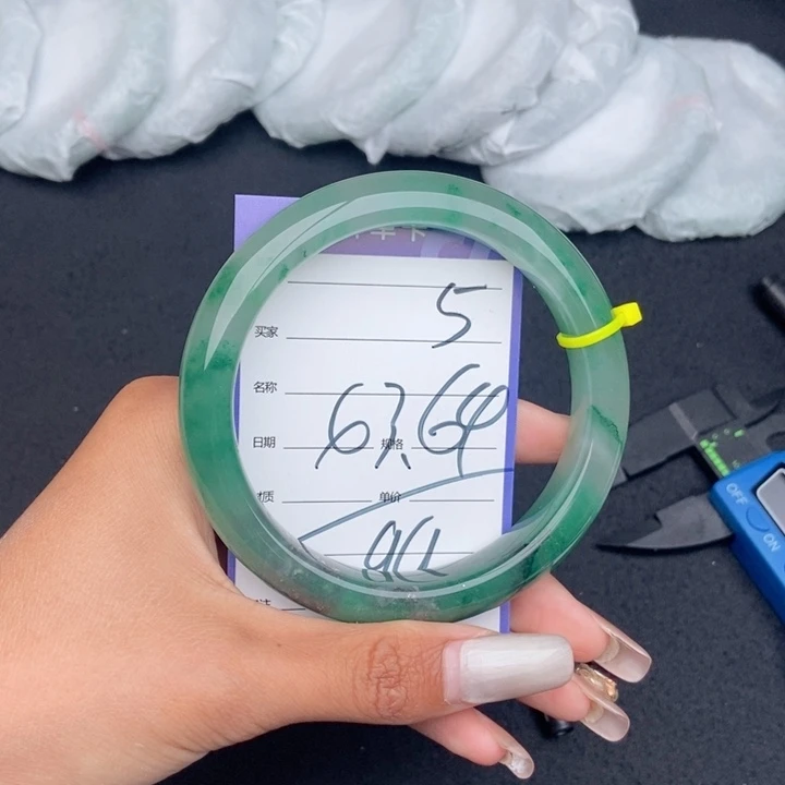 石英质玉（非洲翠）手镯未镶嵌