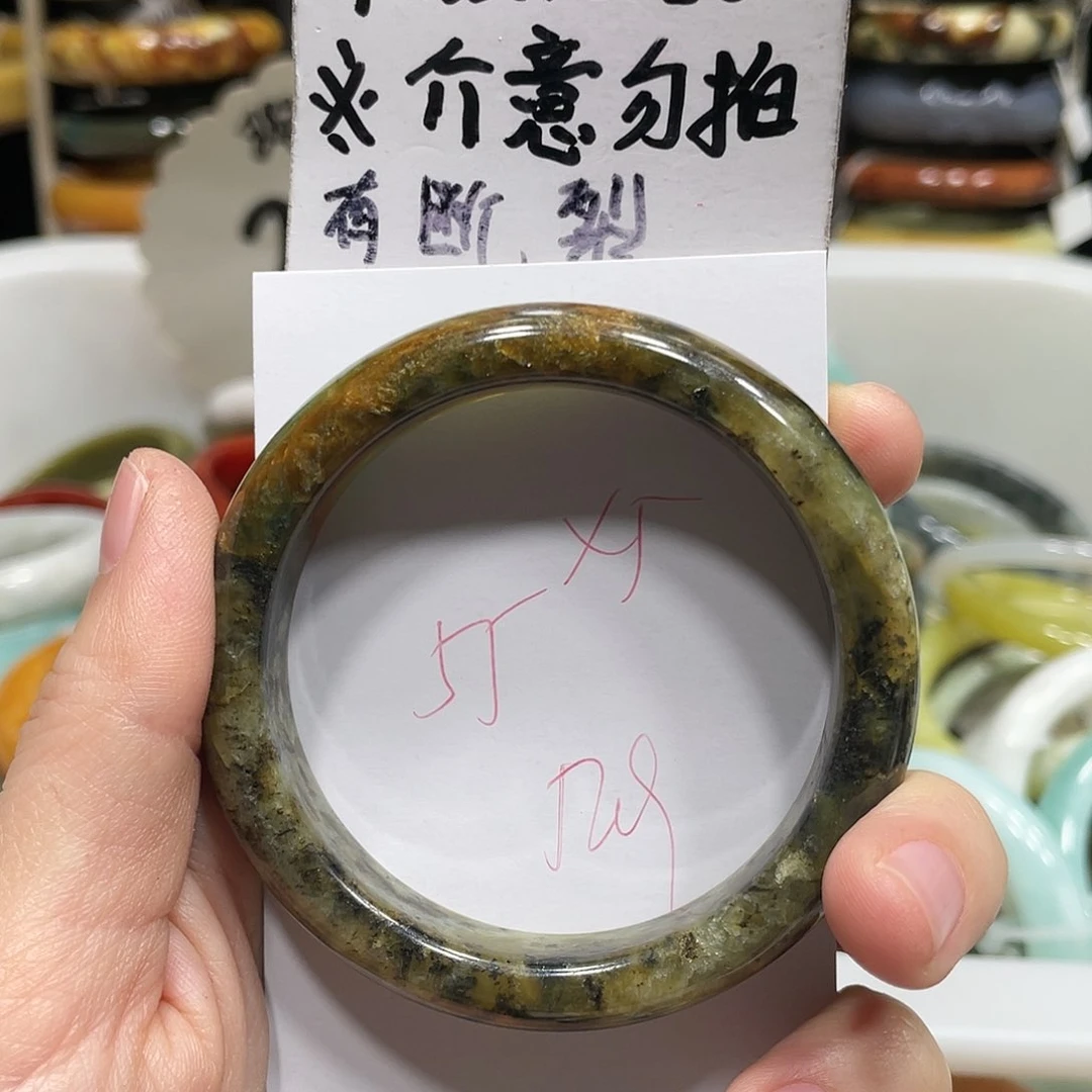 蛇纹石玉手镯未镶嵌