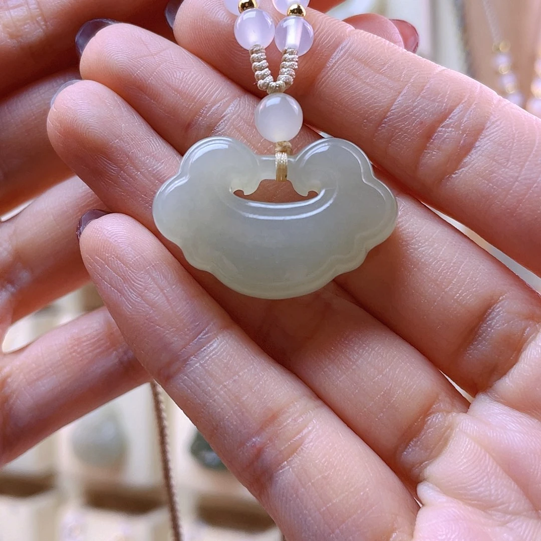 和田玉吊坠(赠链)未镶嵌花*语