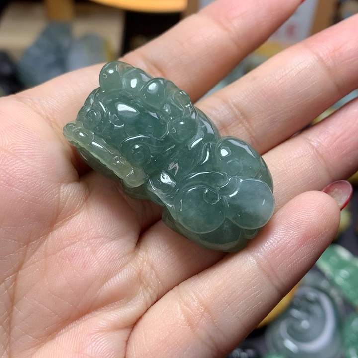 翡翠未镶嵌颈饰貔貅霸王