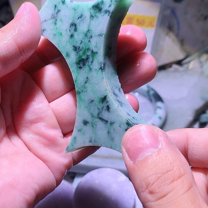 颈饰未镶嵌翡翠边角料