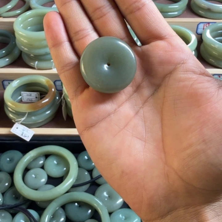 和田玉（糖玉）手镯未镶嵌