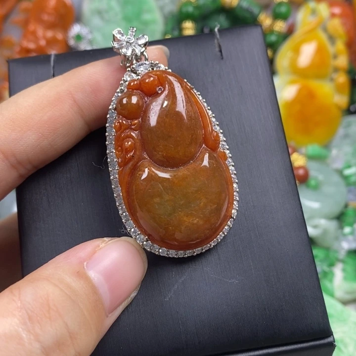 翡翠未镶嵌吊坠(赠链)