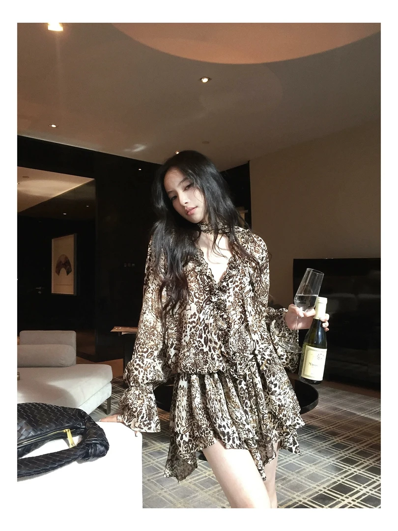 野性因子 法式辣妹复古气质豹纹连衣裙女2025早秋新款显瘦短裙子