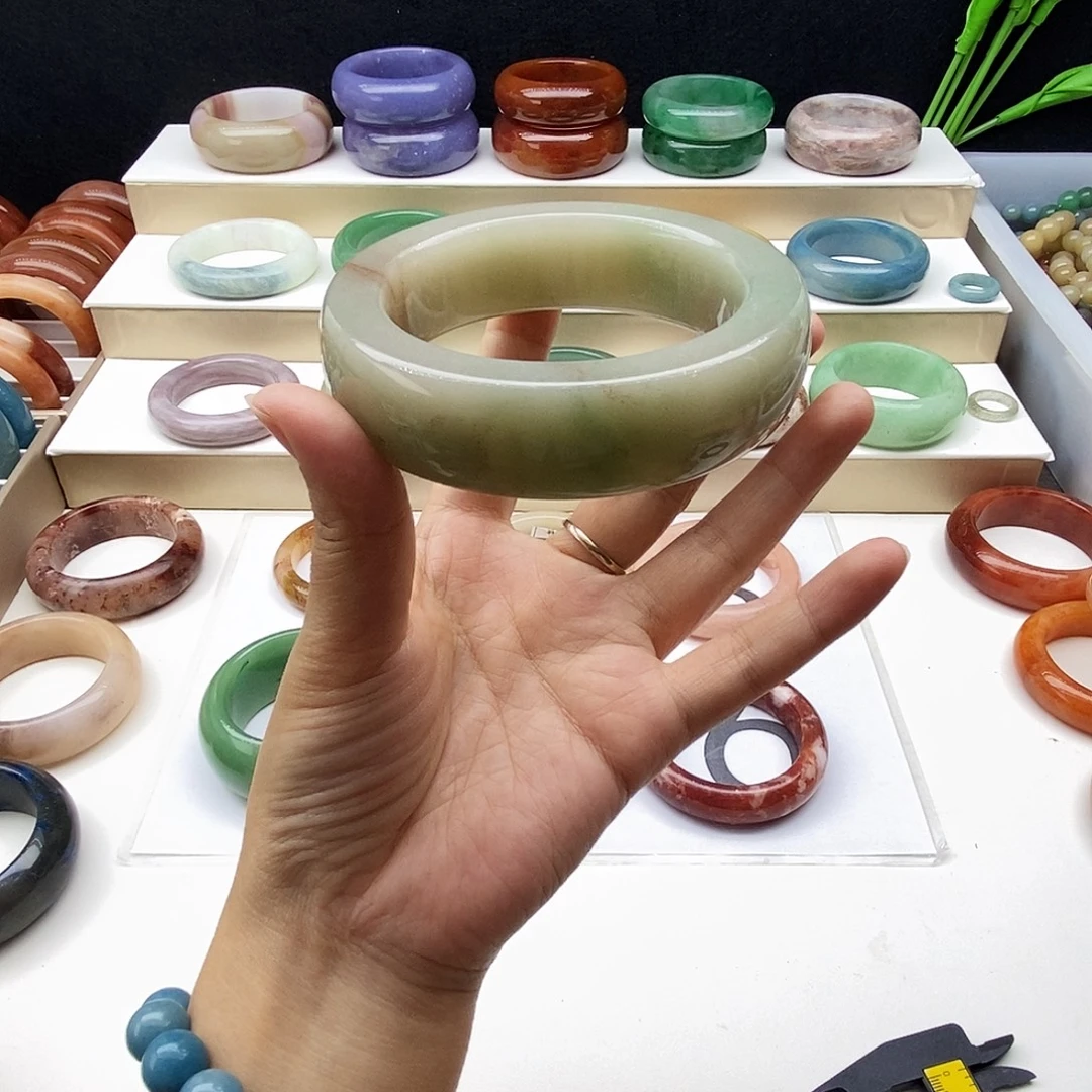 石英岩玉未镶嵌手镯