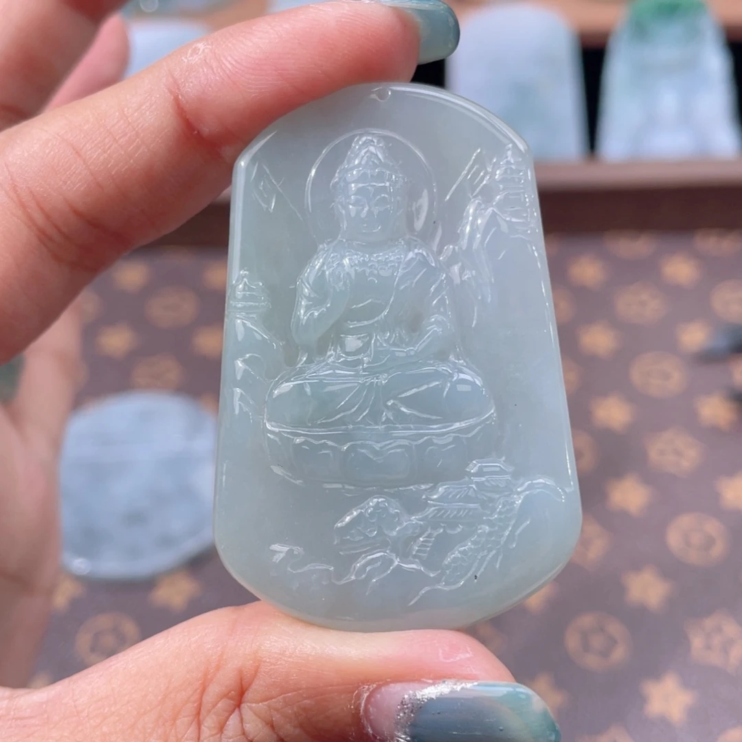 颈饰未镶嵌翡翠山水观音