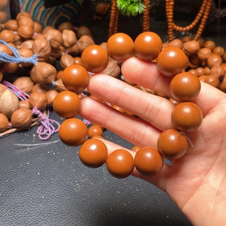 橄榄核手串1.75树王光珠