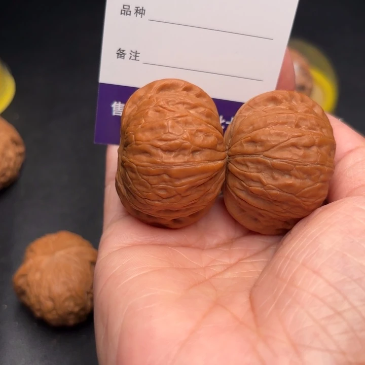 领***）桃核把件42铁锤狮子头