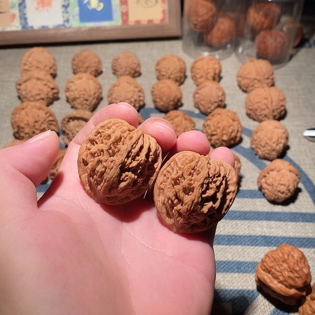 文玩核桃吊坠虎头