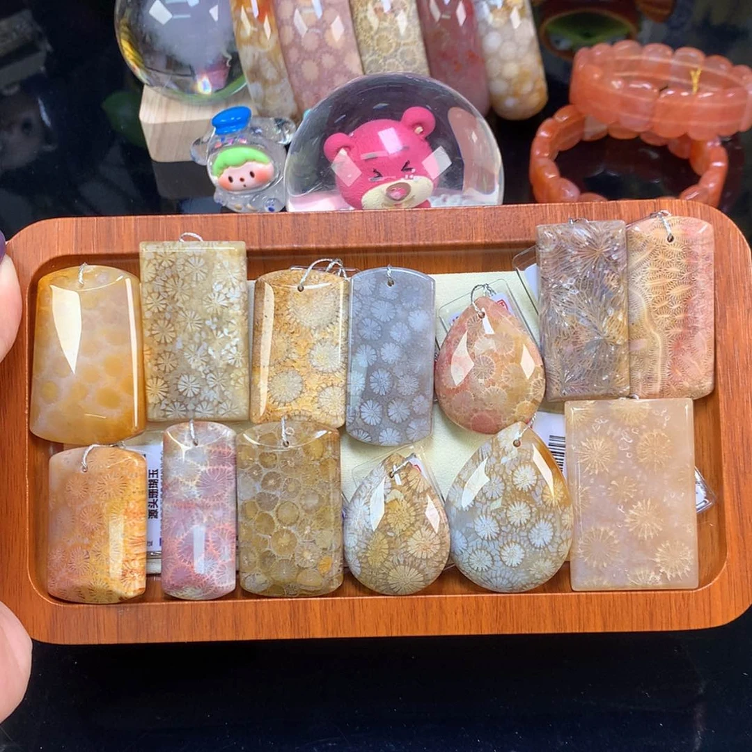 【闪购商品】颈饰未镶嵌硅化珊瑚（珊瑚玉）福利吊坠50一个（64号）