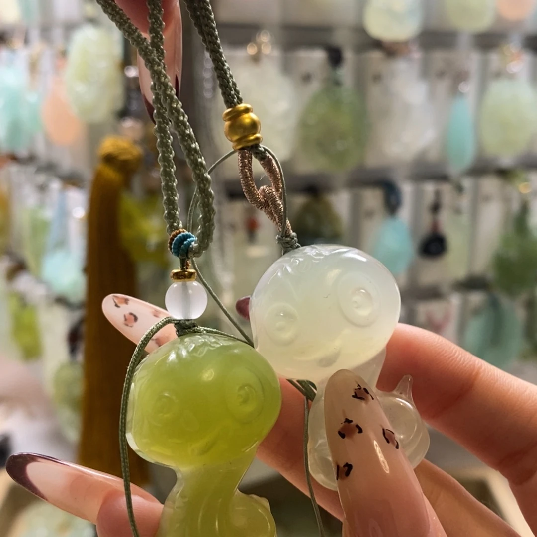 蛇纹石玉未镶嵌颈饰