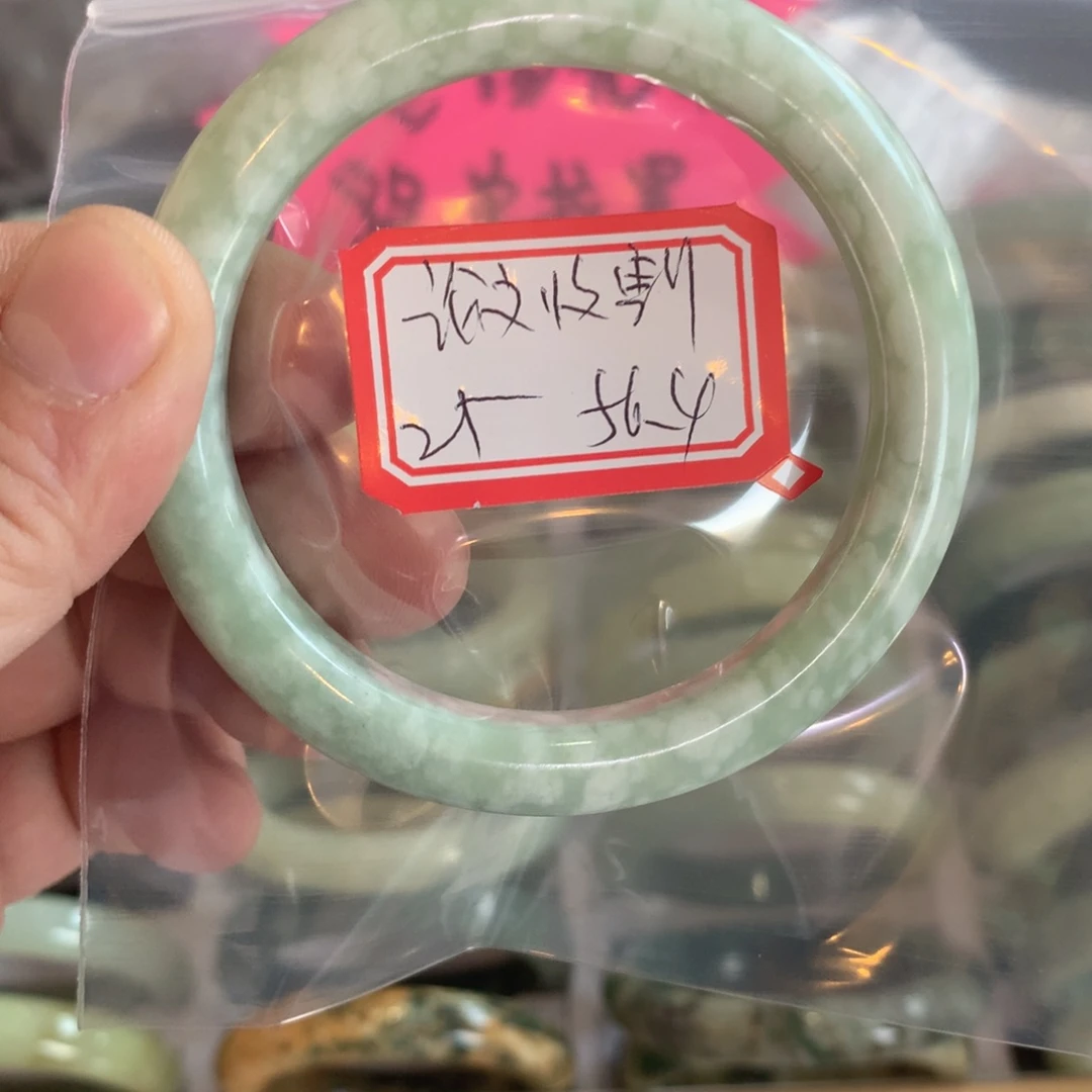 透闪石-蛇纹石玉手镯未镶嵌论***机