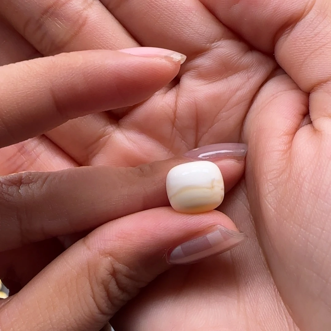 蹦***蹦琥珀未镶嵌珠宝奇石10.9mm