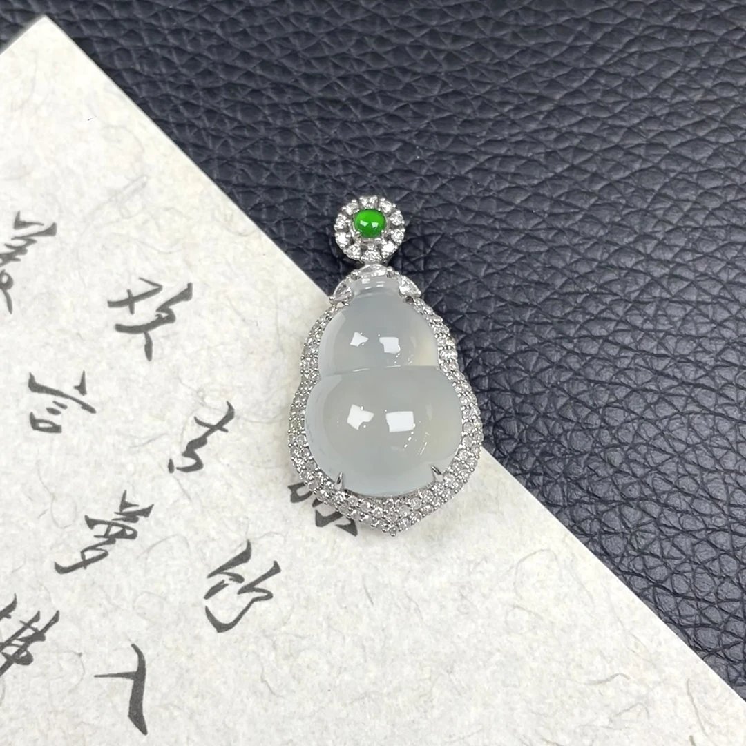 白冰冰种葫芦—翡翠18K金镶嵌吊坠(赠链)