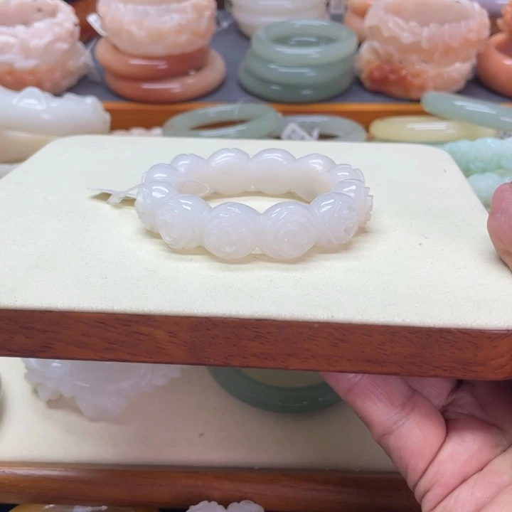 未镶嵌石英岩玉珠宝奇石C****?