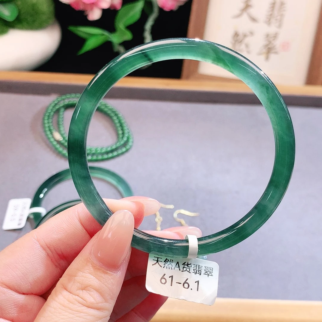 未镶嵌手镯（圆镯）翡翠