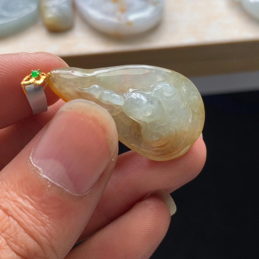 翡翠未镶嵌颈饰吊坠