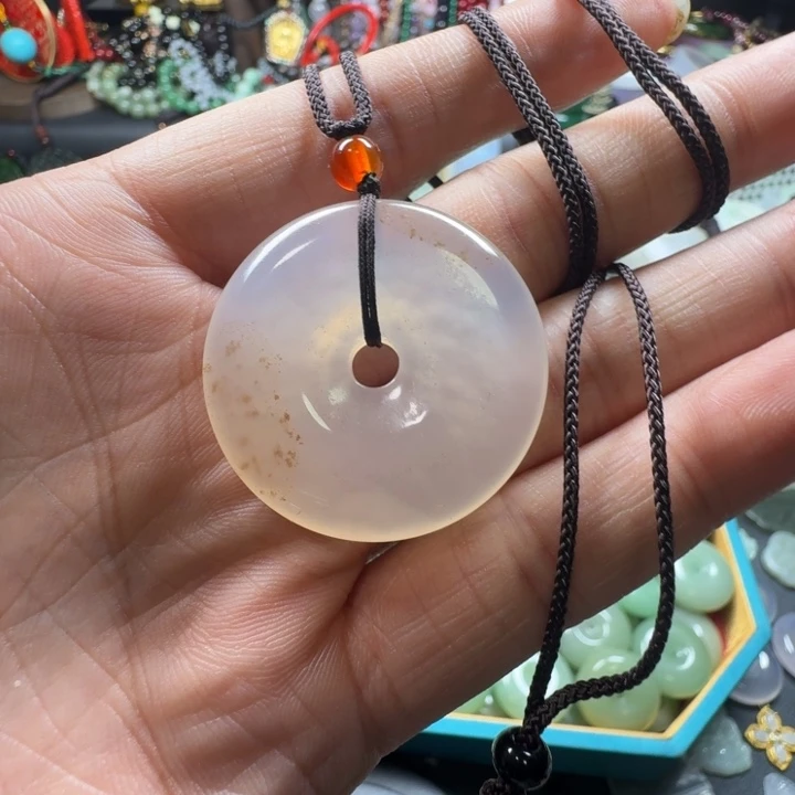 愚***昧未镶嵌颈饰玛瑙/玉髓撒金平安扣吊坠