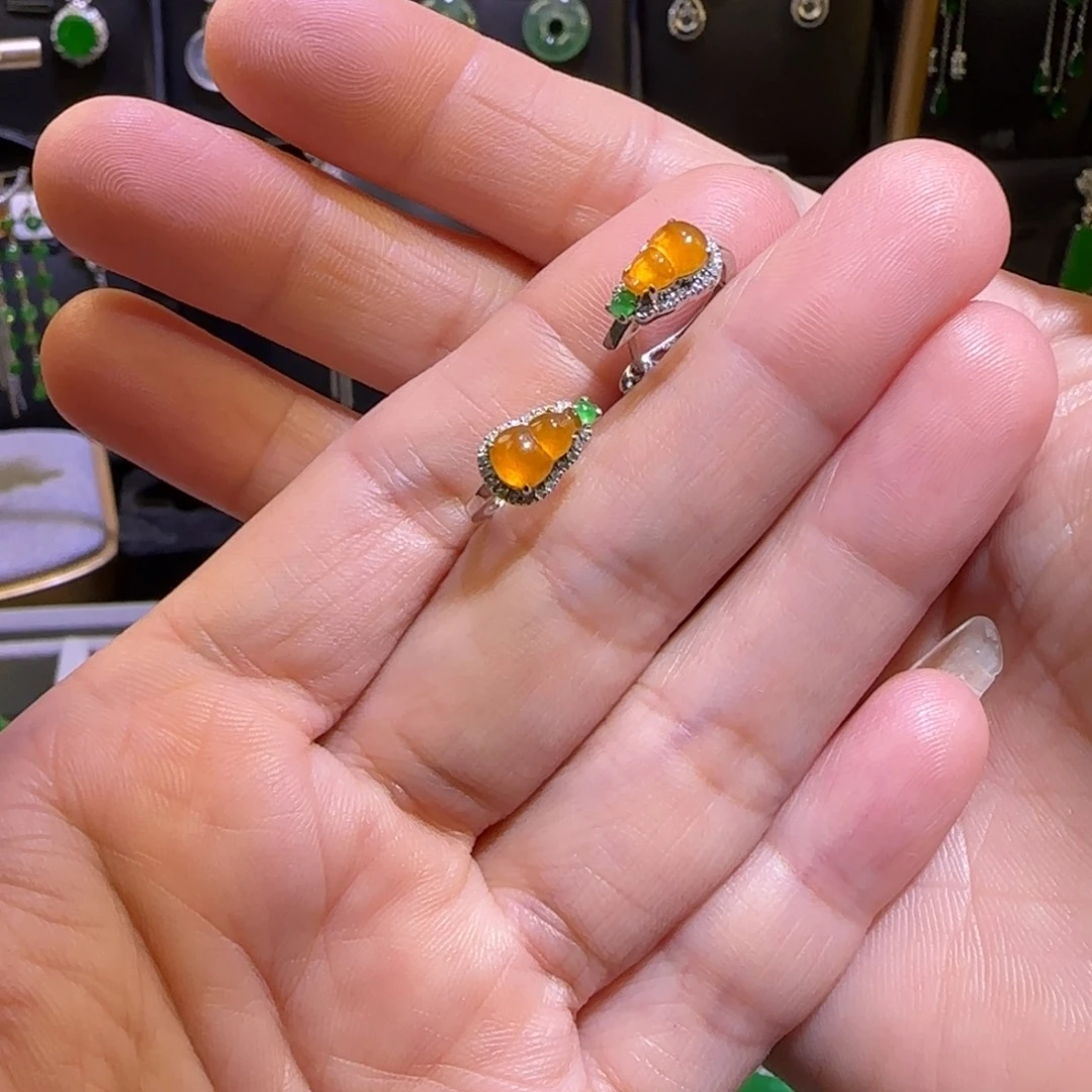 颈饰18K金镶嵌翡翠