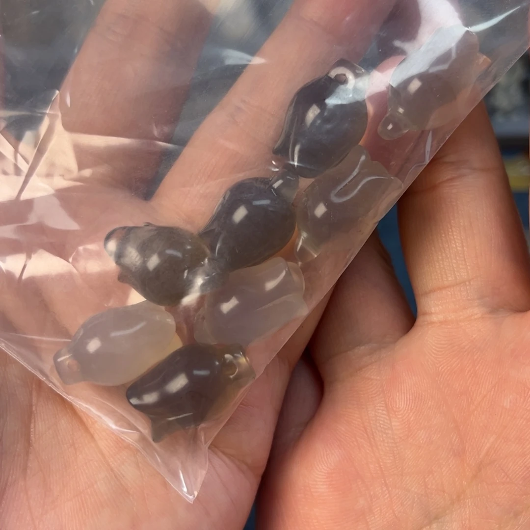 张***态玛瑙/玉髓未镶嵌颈饰