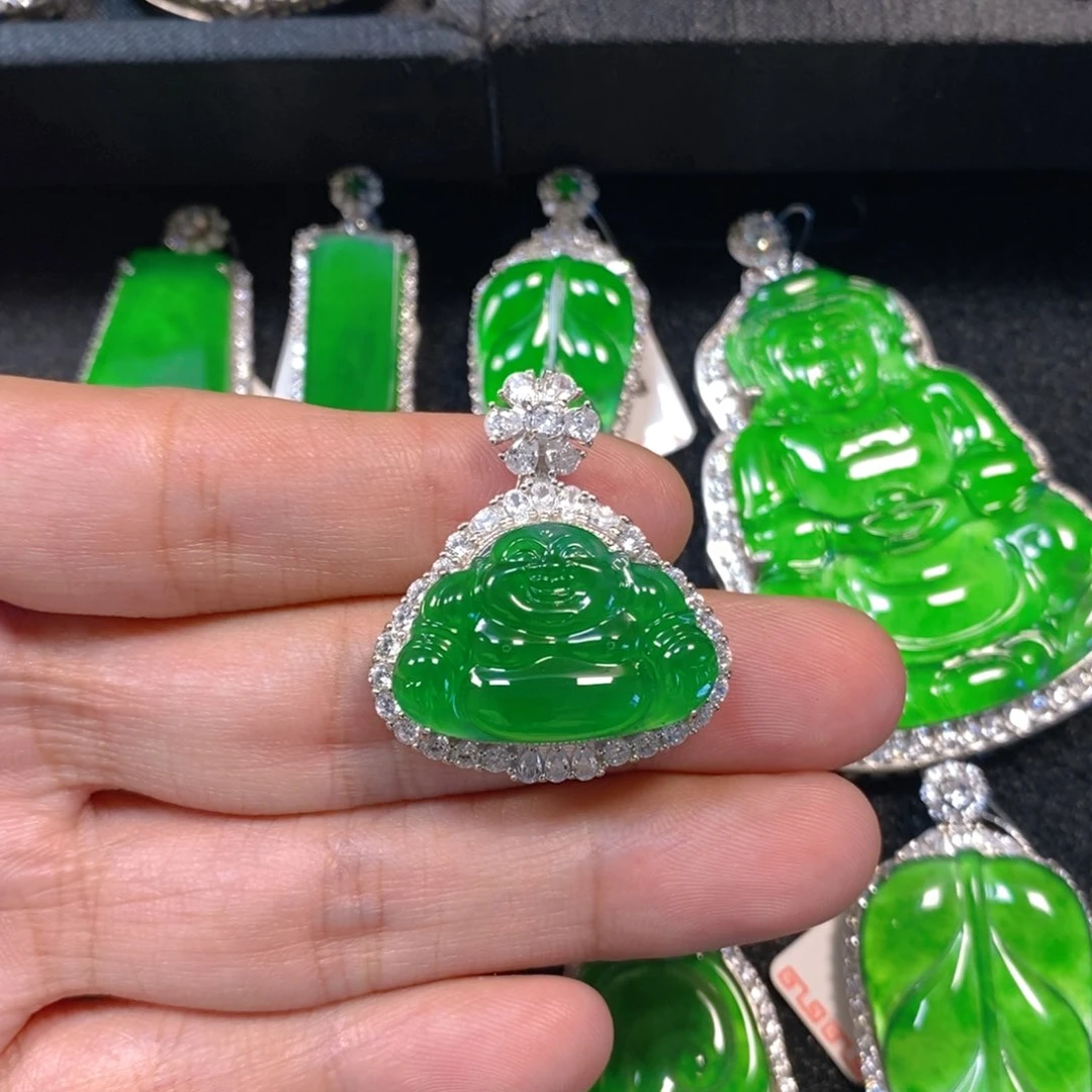 颈饰银S925镶嵌翡翠佛公吊坠