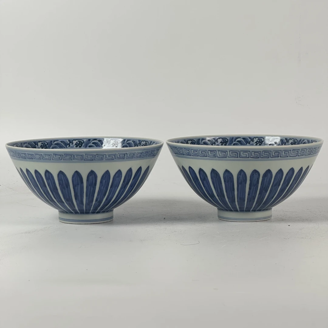 青花缠枝花卉对碗收藏鉴赏