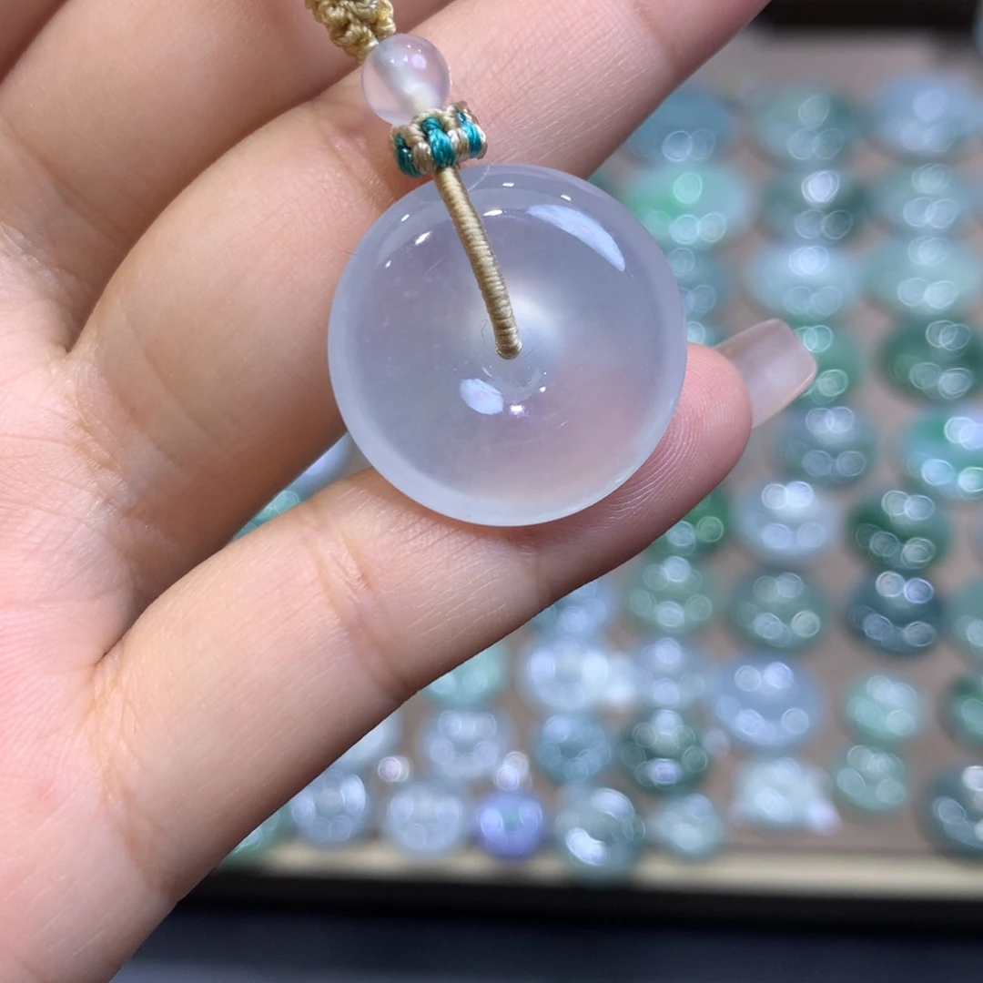 翡翠未镶嵌颈饰平安扣