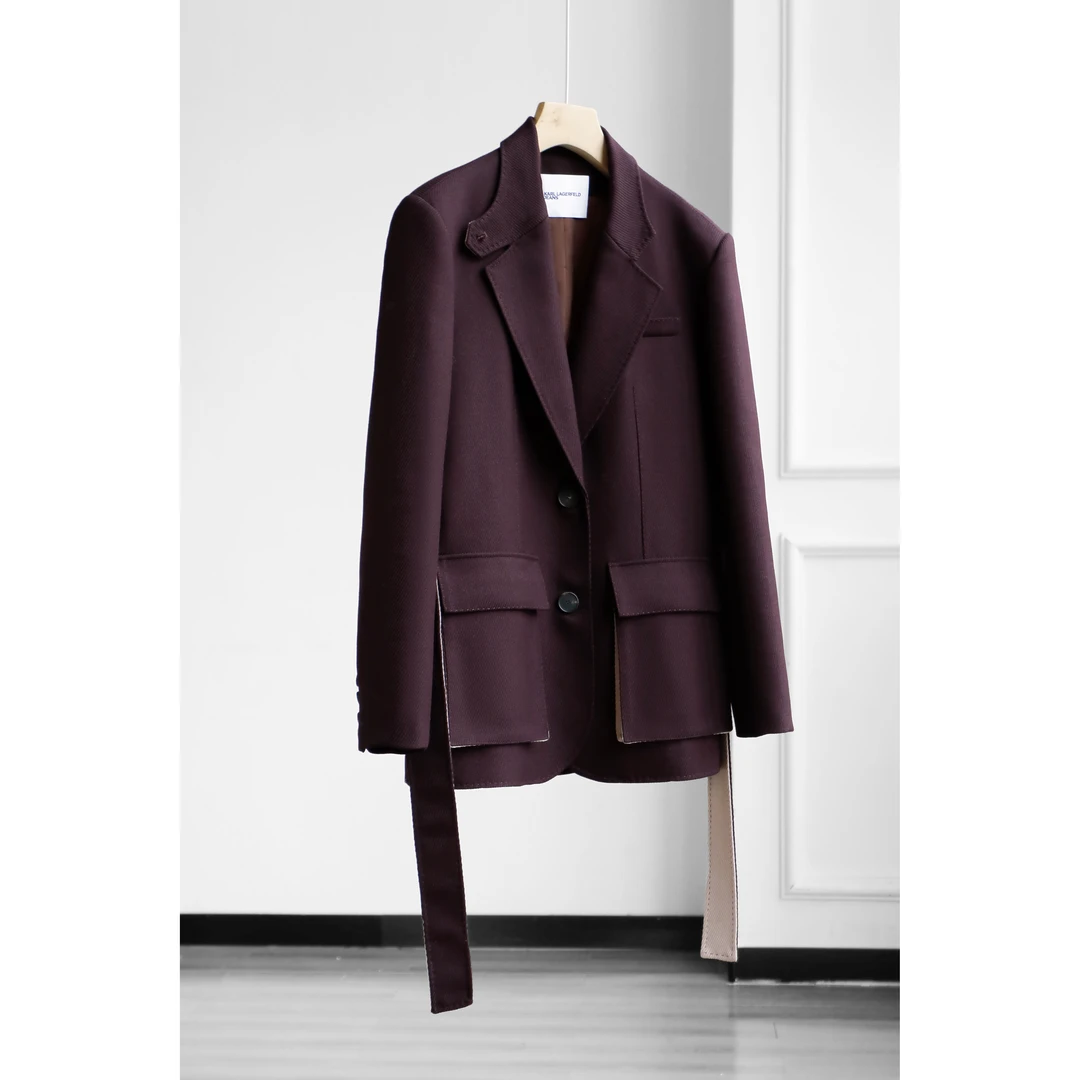 时尚翻领两粒扣西装DLLFY457