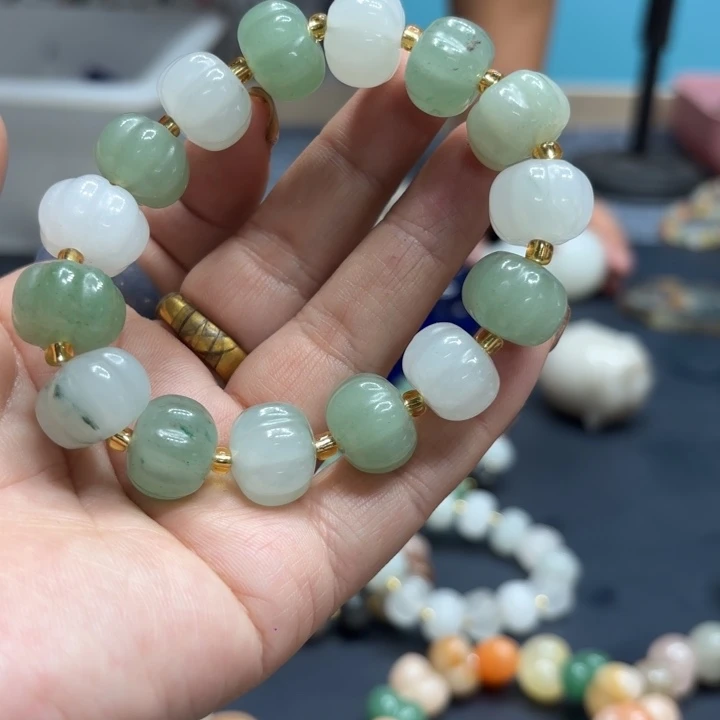 石英岩玉合金颈饰