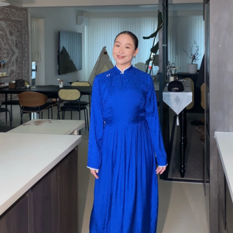 娜哈亚原创游牧穿搭宝蓝色显白显瘦高级感ins风连衣裙