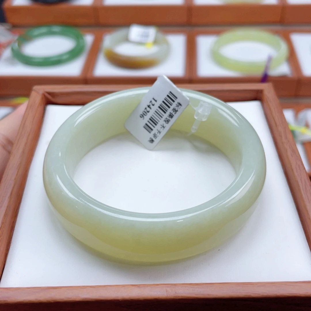 【闪购商品】未镶嵌手镯和田玉和田玉55