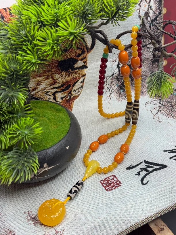 鸡油黄蜜蜡带天眼平安扣项链